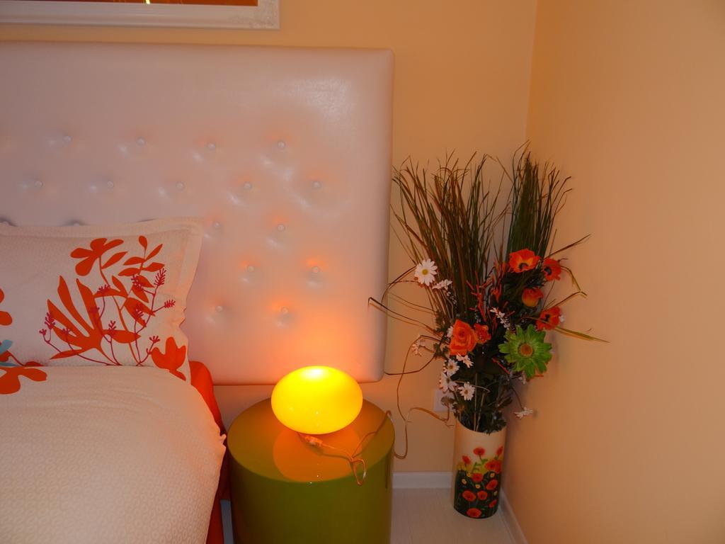 Apartment Orange Flower 1 *