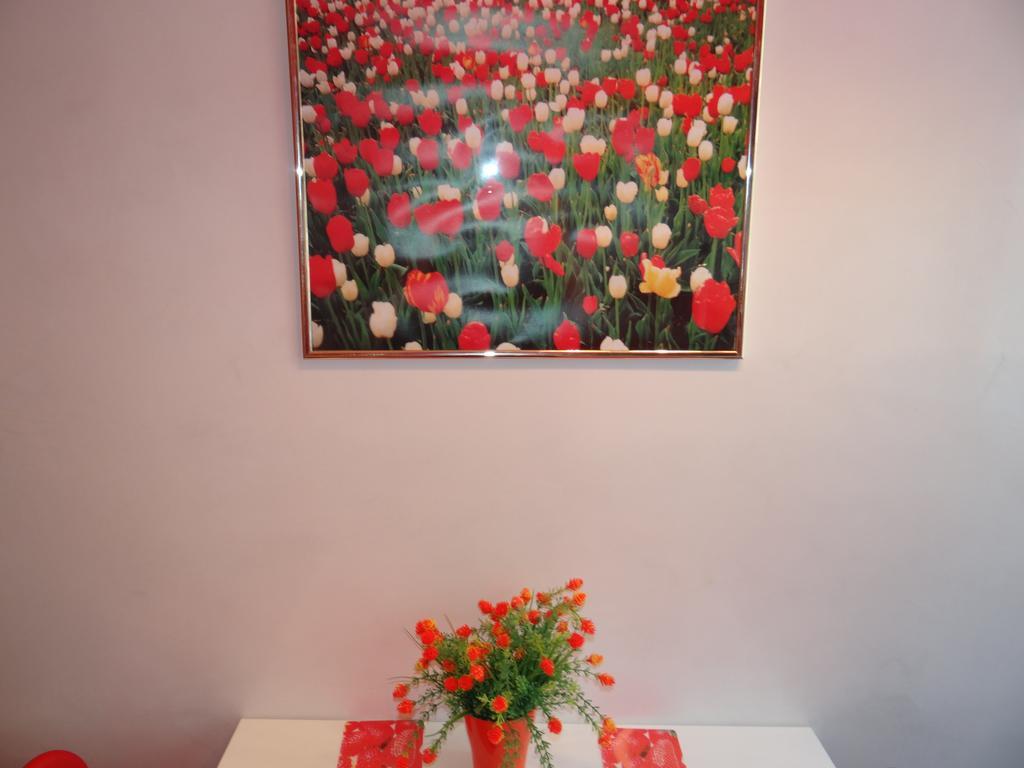 Orange Flower 1 Apartment